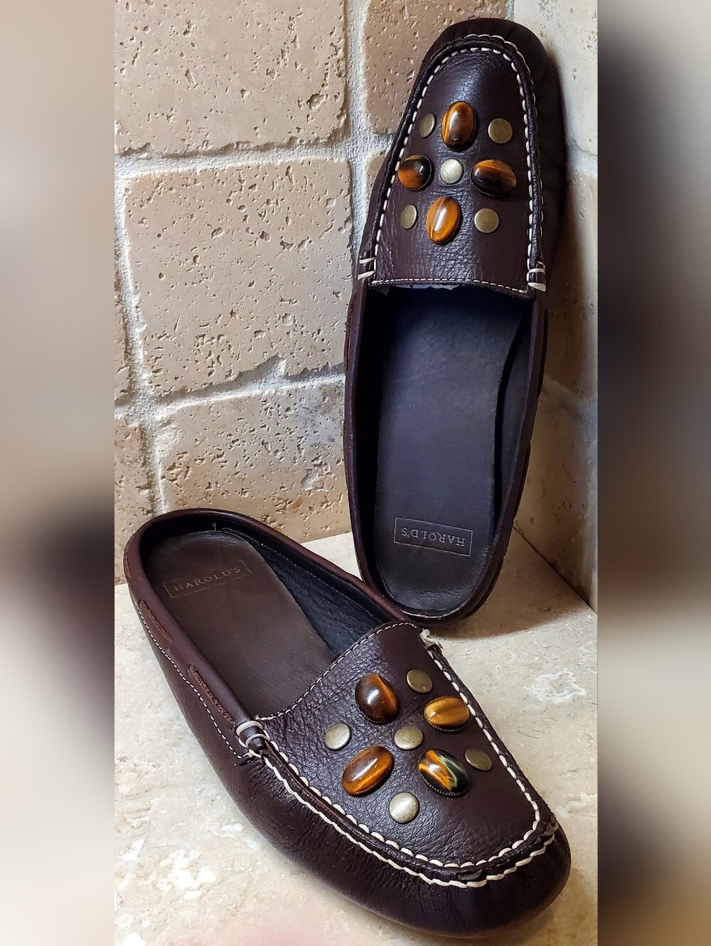 Harold's Women's Brown Leather Slip-On Loafers With Stone& Metal Accent 7.5 M
